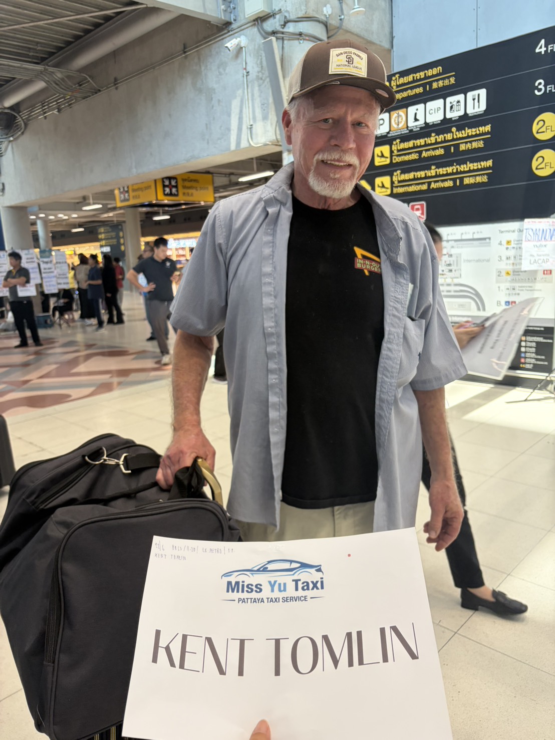 Miss Yu Taxi customer meeting point pickup
