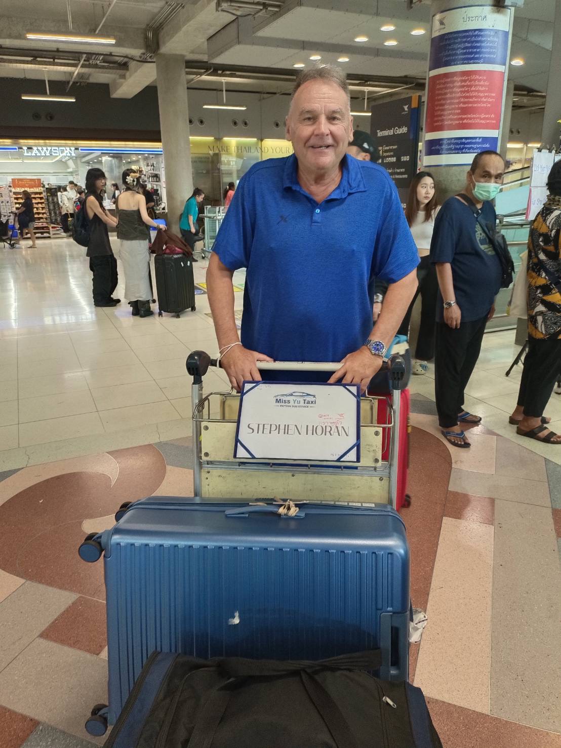 Miss Yu Taxi customer luggage airport pickup